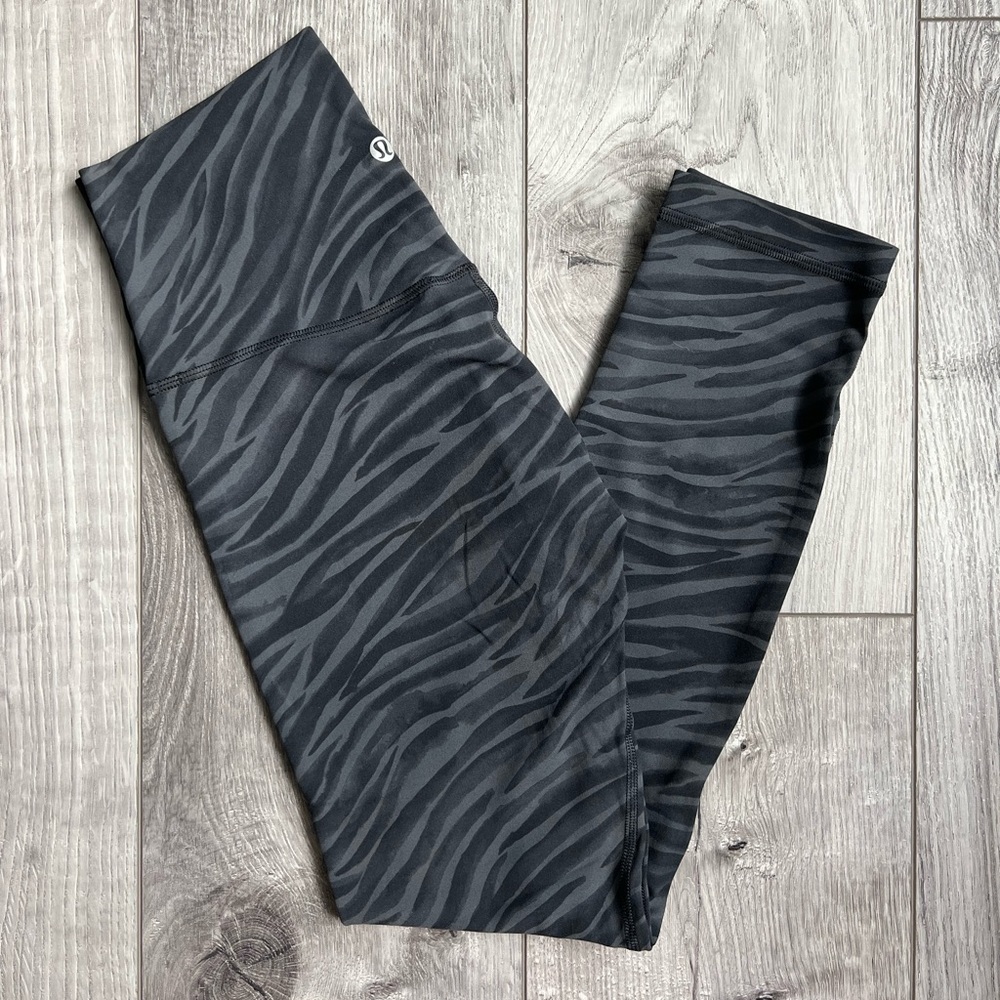 Lululemon Le Tigre Aligns